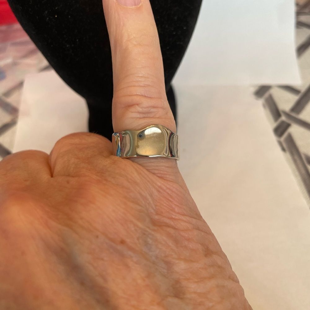 ‎HAMMERED SILVERTONE RESIZABLE RING
